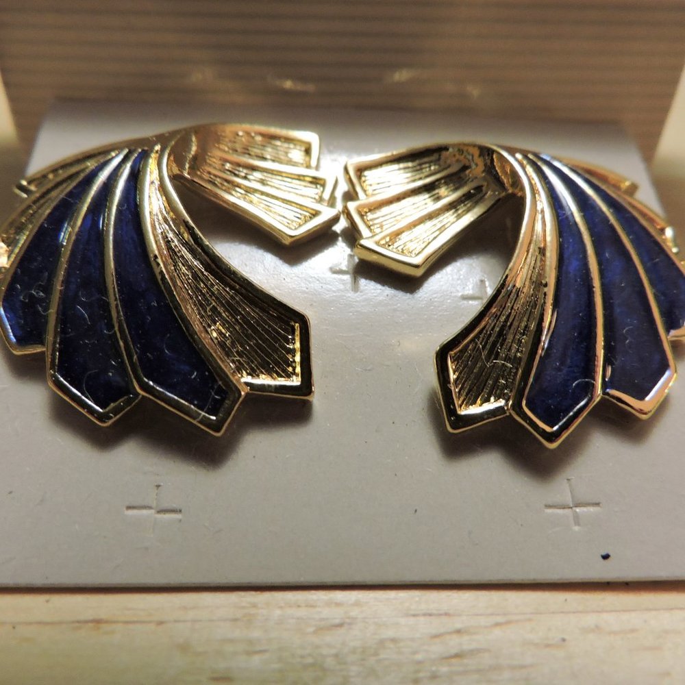 AVON .. LAPIS .. AVON SURGICAL STEEL POST EARRINGS    ...   E8